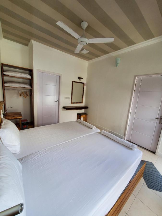 Sun & Surf Hotel Thulusdhoo ภายนอก รูปภาพ