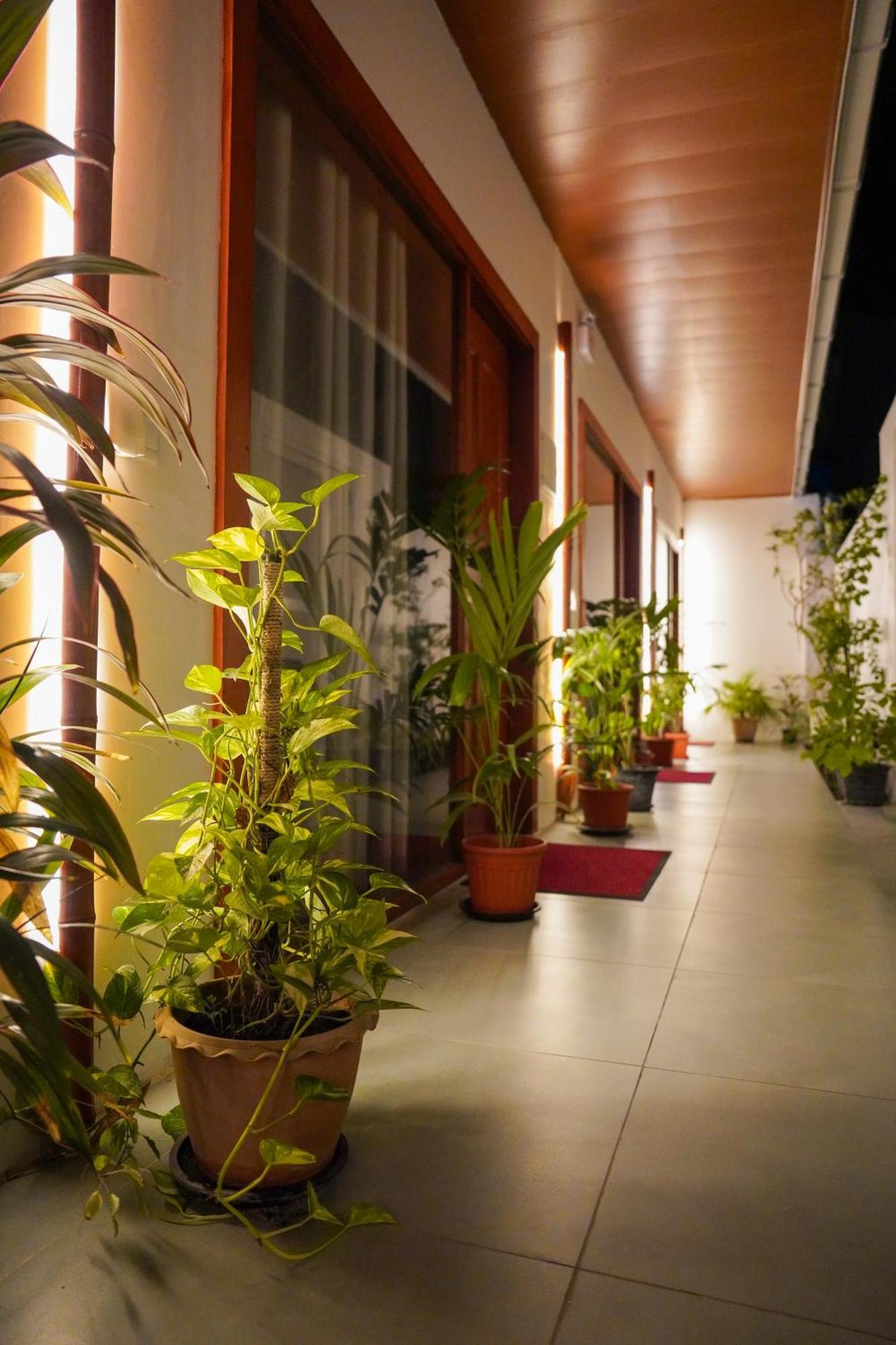 Sun & Surf Hotel Thulusdhoo ภายนอก รูปภาพ