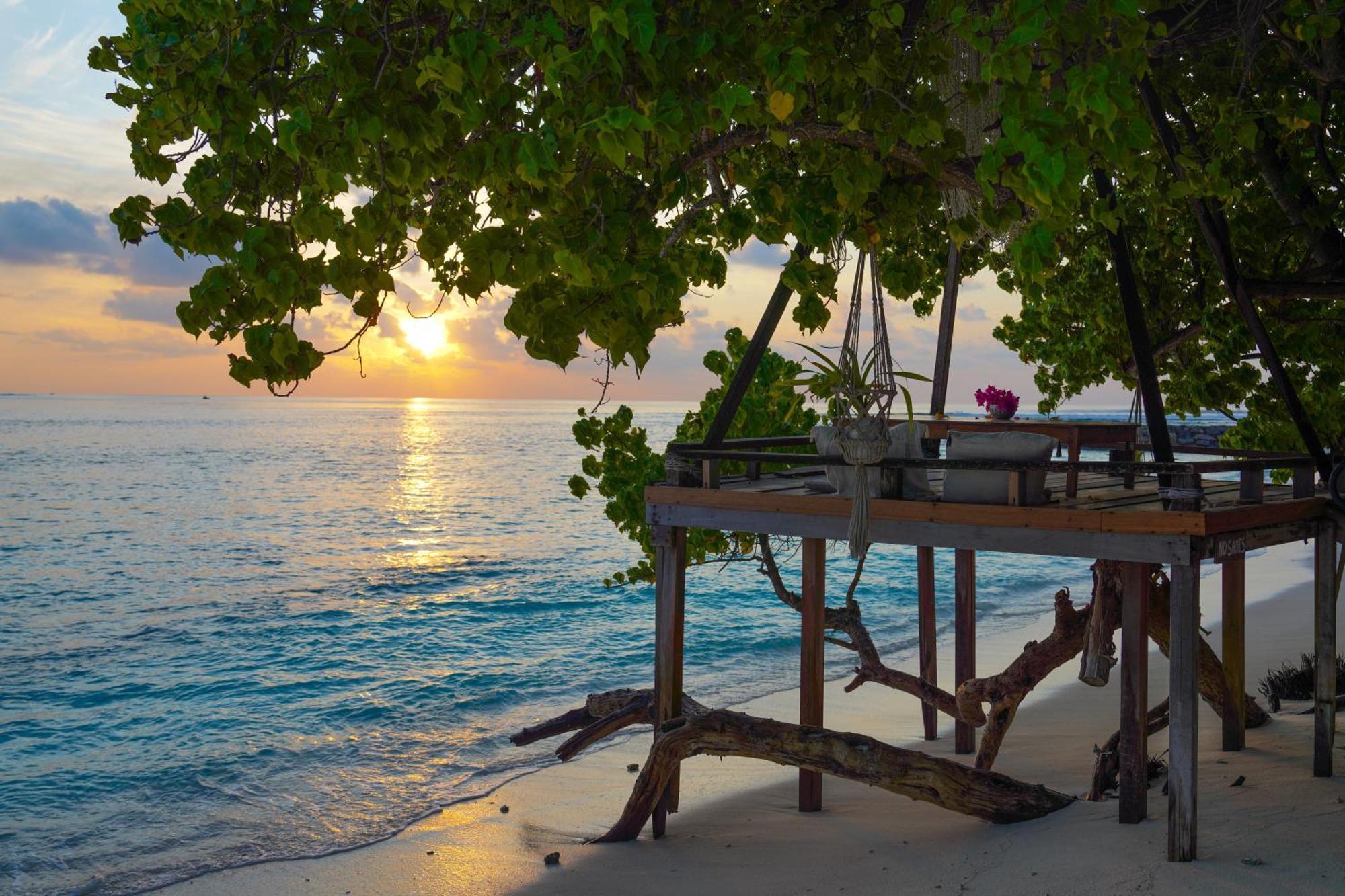 Sun & Surf Hotel Thulusdhoo ภายนอก รูปภาพ