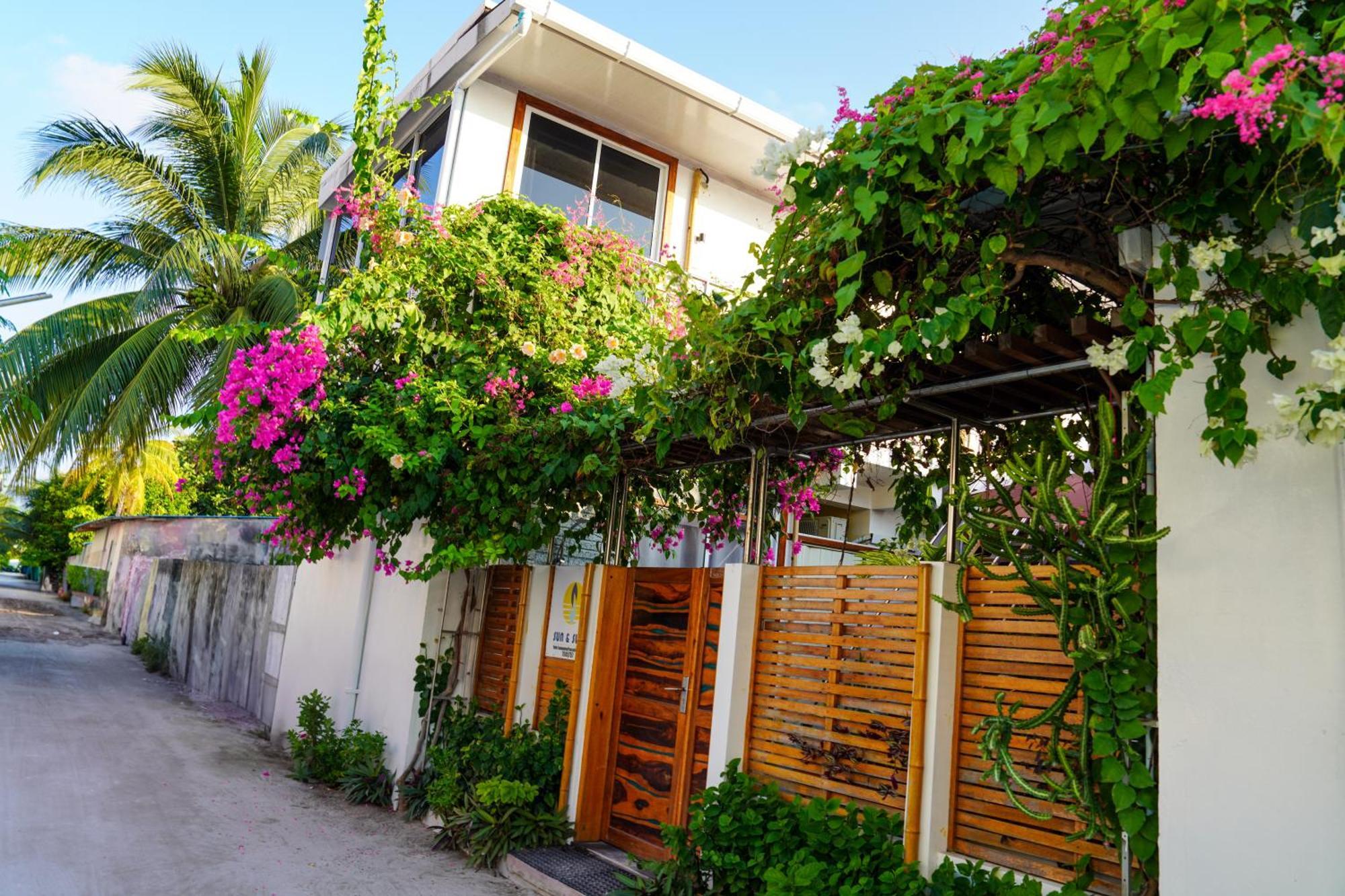 Sun & Surf Hotel Thulusdhoo ภายนอก รูปภาพ