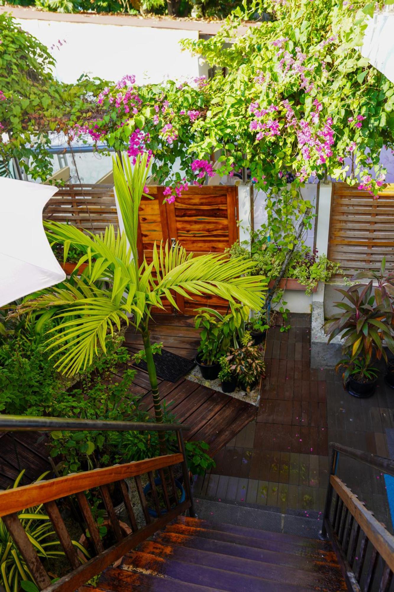 Sun & Surf Hotel Thulusdhoo ภายนอก รูปภาพ